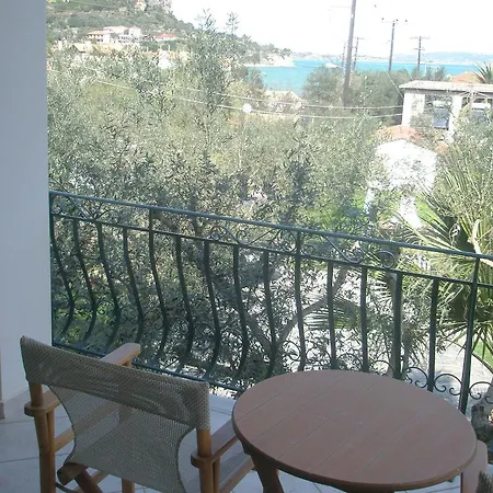 Annas Villa Keri Room photo