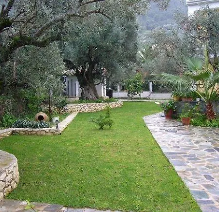 Annas Villa Keri Room photo